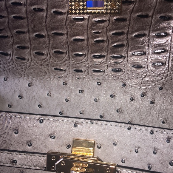 Elegant Gray Crocodile-Embossed Handbag(Ashley Hordge) - Picture 12 of 17